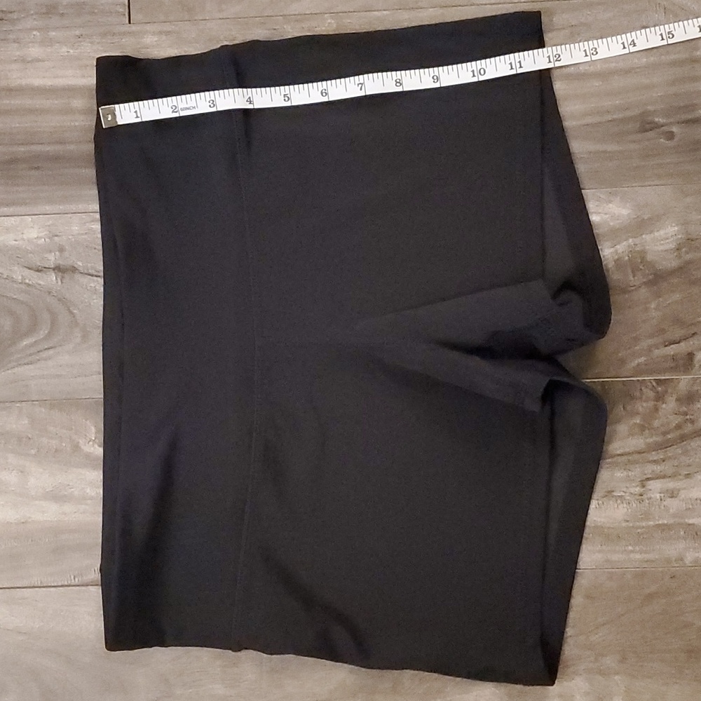 2/$20 💕 NWOT sz L Studio Sculpt Shorts - Amazon Essentials
